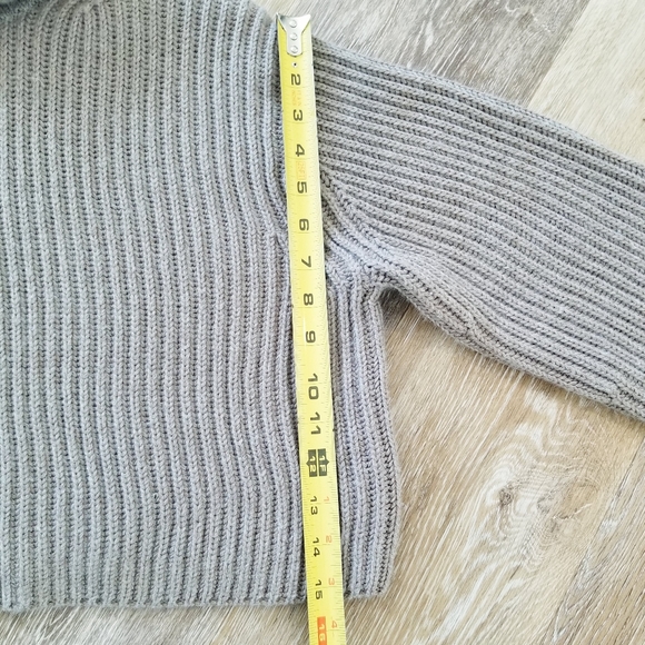 Babaton Aritzia Women's Guell Turtleneck Crop Chunky Knit Wool Sweater Like New - Picture 11 of 16